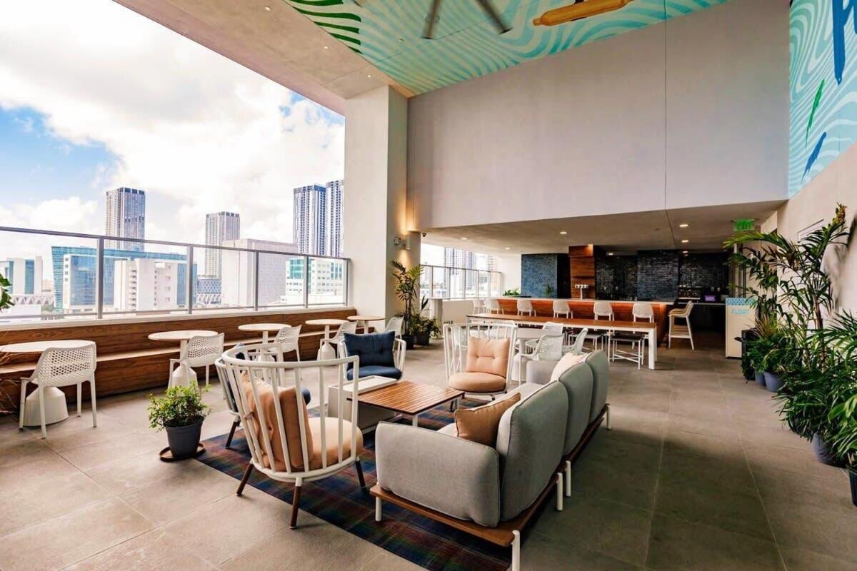 Apartment Exclusive W Beautiful Views And Full Amenities! *