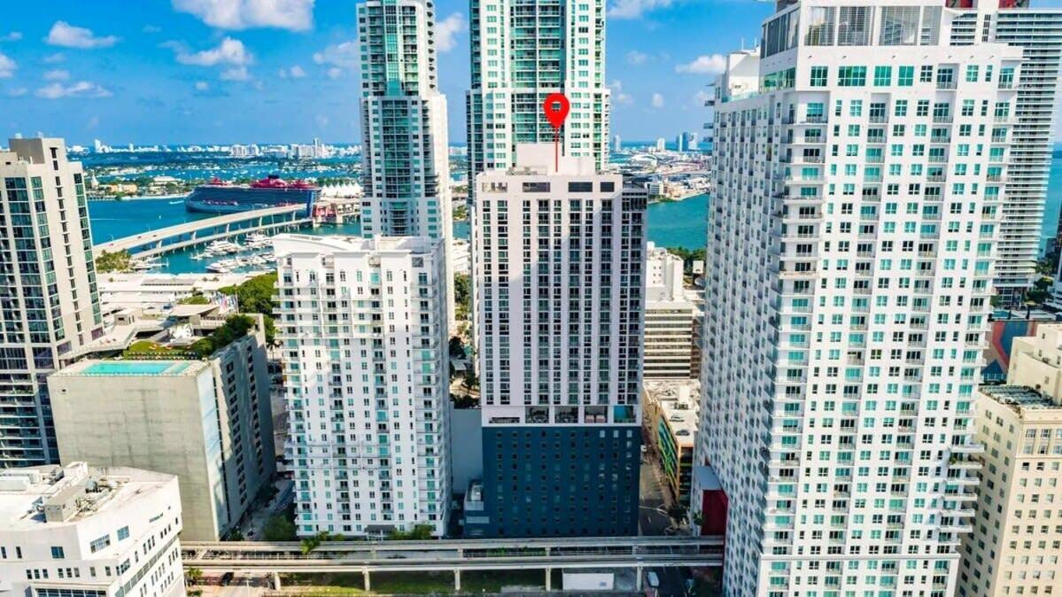Apartment Exclusive W Beautiful Views And Full Amenities! Miami